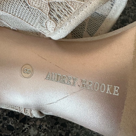 Audrey Brook Lace Heels Size 8 - Picture 5 of 5